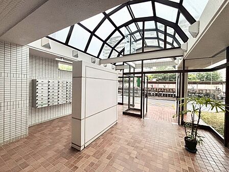 【Entrance hall】エントランスホール