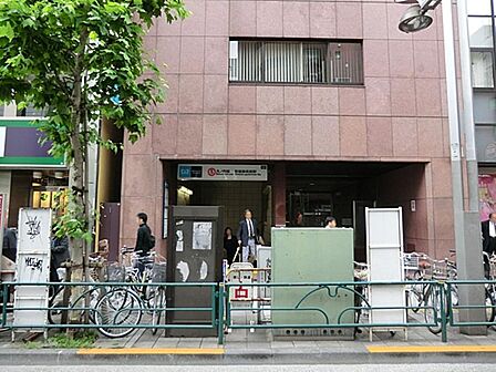 新宿御苑前駅まで約231m