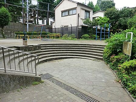 上池袋中央公園まで約556m