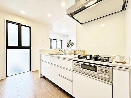【配置してある家具や小物はCGによるイメージです。】【Kitchen】キッチン