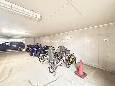 【Bicycle parking area】駐輪場