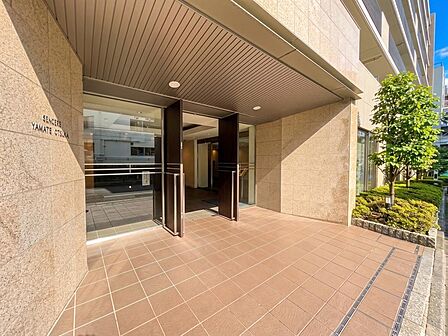 【Entrance hall】エントランスホール