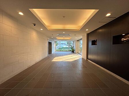【Entrance hall】エントランスホール