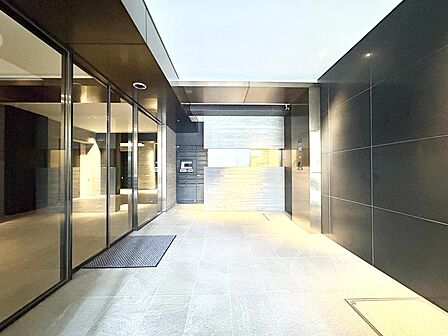 【Entrance hall】エントランスホール