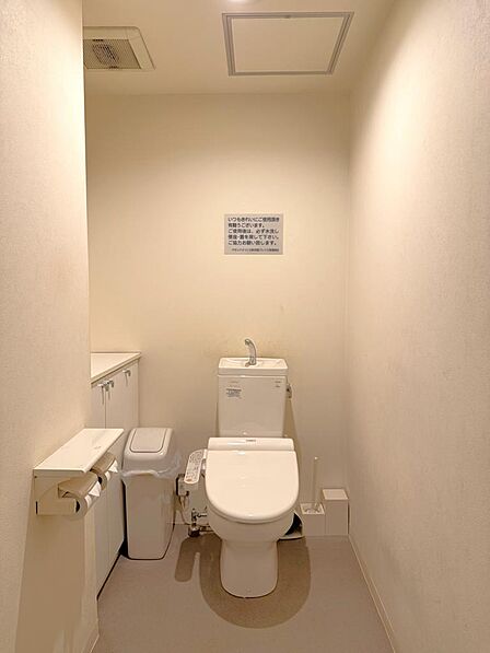 1階エントランス近くには共用トイレも有ります