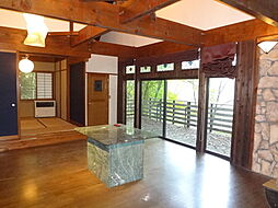 ロイヤルパーク高台の瀟洒な別荘 2LDKのリビング/ダイニング