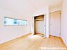 室内：【洋室】クローゼット付きで、お部屋はいつでもスッキリきれいに。