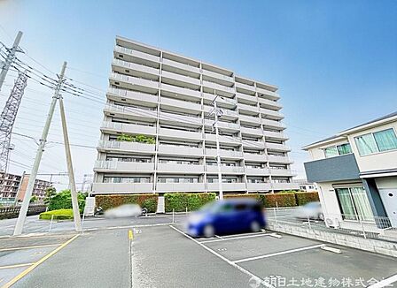 【外観】西武池袋線「小手指」駅、西武新宿線「新所沢」駅、と2路線始発駅から徒歩圏内の快適アクセスが新生活を明るく照らしてくれます。