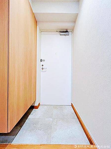 【玄関】明るく清潔感あふれる玄関が毎日気持ちよくお見送りしてくれます。