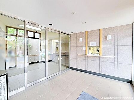 【エントランス】管理が行き届いたロビーはマンションを上品に魅せます。