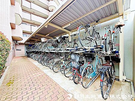 【駐輪場】敷地内駐輪場完備で毎日の移動もスムーズ。