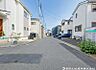 外観：【前面道路】開放感あるこの道が暮らしに余白をくれる。