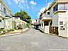 外観：【前面道路】前面道路は車通りも少ないので車の出し入れもしやすいですね。