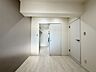 洋室：〈4.2帖〉収納スペースが広いので、部屋に荷物が出ることもなく生活感を隠せるのは嬉しいですね♪
