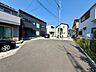 外観：前面道路は広い回転道路で、駐車もラクラク♪