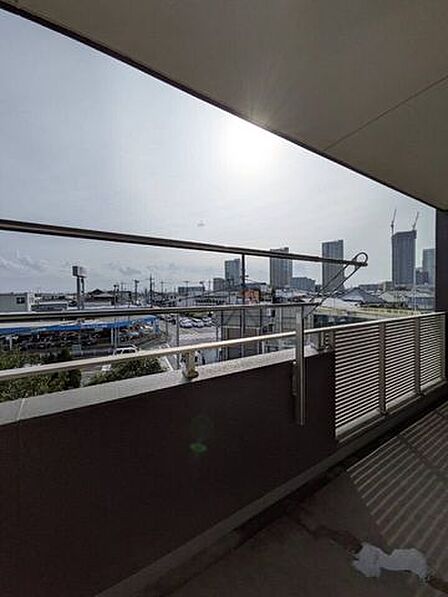 採光と通風のバランスがほどよく、晴れた日には洗濯物が良く乾きます。