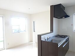 ピュアタウン Ａ 2LDKのリビング/ダイニング