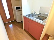 ２口コンロ・冷蔵庫・電子レンジを完備です。