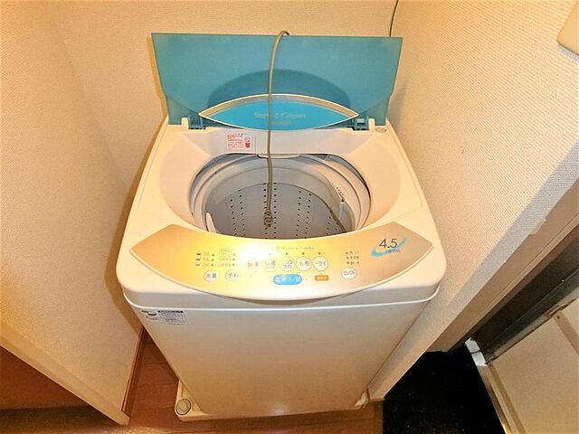室内に全自動洗濯機を完備です。