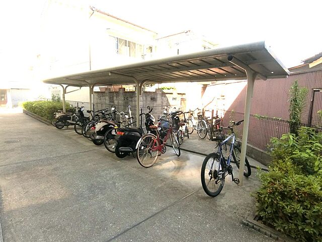 駐輪・バイク置き場です。