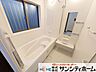 浴室：清潔感あふれるバスルームは一日の疲れを癒してくれます。