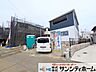 外観：前面道路は交通量が少なく静かで安全な住環境です。小さなお子様がいても安心ですね。