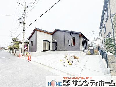 外観：JR宇都宮線「蓮田」駅徒歩15分！アクセス良好で緑豊かな地に建つこだわりの平屋新築住宅です！