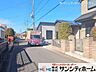 外観：前面道路は交通量が少なく静かで安全な住環境です。小さなお子様がいても安心ですね。