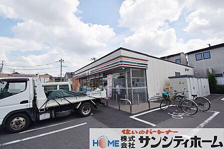 セブンイレブン浦和瀬ヶ崎店 徒歩7分。 540m