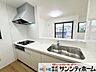 キッチン：対面式を採用したキッチンですのでリビングで寛ぐご家族をいつも感じられます。