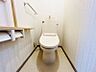 トイレ：トイレには手すりがついているのであらゆる世代の人にとって使いやすい仕様です☆