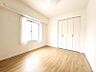 室内：LDKと一体利用も可能な4.5帖の洋室がございます！