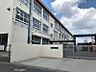 周辺：小野小学校まで　395m　徒歩約5分●書聖である小野道風公生誕の地とされ、書道の授業は一年生からされています。小学校には道風公の銅像もあります。