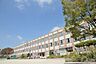 周辺：稲西小学校まで　370m　徒歩約5分●《教訓目標》規則正しくなかよく活躍できる子ども、進んで学びよく考え、表現できる子ども、心身ともにたくましい子ども