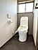 室内：（リフォーム完成）2階のトイレは温水洗浄機付便器に交換し、天井・壁はクロスを貼り替え、床はクッションフロア貼りにしました。便座は温度調整ができるので、寒い冬場でも温かく利用できます。