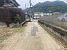外観：前面道路を含む外観