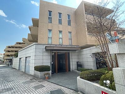 外観：南東角部屋　テラス・専用庭付き　新規内装リノベーション　住宅ローン減税適合物件