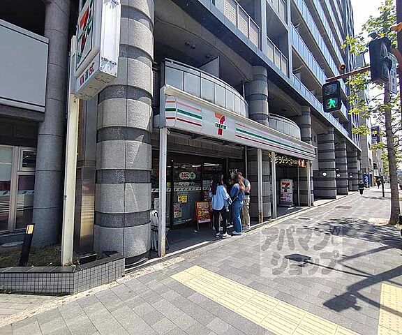 セブンイレブン京都烏丸高辻店まで190m