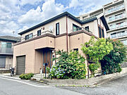 たっぷりの陽光に包まれる明るい住まい。周辺は閑静な住宅街です。