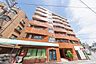 外観：外壁タイル貼り。上品な佇まいのマンションです。