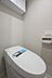 トイレ：トイレは温水洗浄便座付きです。トイレの上部には収納付き。