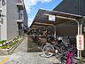 駐車場：自転車置場はサイクルポート付きのため、自転車が雨晒しになりません。平坦地のため、自転車での移動もスムーズ！最新の空き状況につきましてはお問い合わせください。