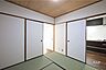 室内：和室4.5帖［2026年3月17日撮影］LDKと6帖洋室の2ヶ所から出入りできます！畳表替、襖張替済！