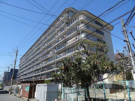 ローレルハイツ茨木1号棟(南東側から)2沿線利用可能の好立地!東海道本線「JR総持寺駅」徒歩4分、阪急京都線「総持寺駅」徒歩11分!