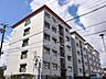 外観：茨木上穂積団地1号棟の外観(北東側から)総戸数210戸の団地型マンションです。周辺は工場や倉庫、店舗が混在する住宅地です。
