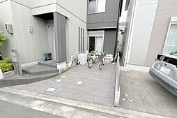 1台分の駐車スペースあり!西側には建物がなく、開放的!