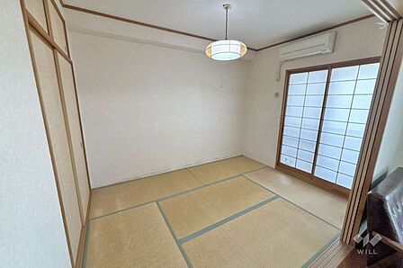 西側和室約6.0帖［2026年8月10日撮影］バルコニーに面した明るい居室です！LDKと繋げて使うことも可能！