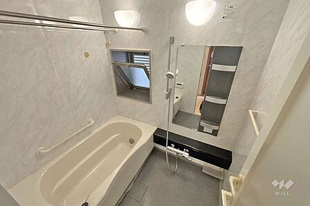 浴室［2026年8月10日撮影］浴室乾燥機つき！雨の多い時期の洗濯も安心！換気窓も付いており、自然換気もできます！