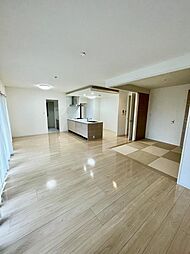 グランドパレスオーシャンステージ与次郎 205 4LDKのリビング/ダイニング