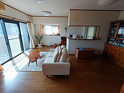 エイルヴィラビューシティ多賀山 4LDKのリビング/ダイニング